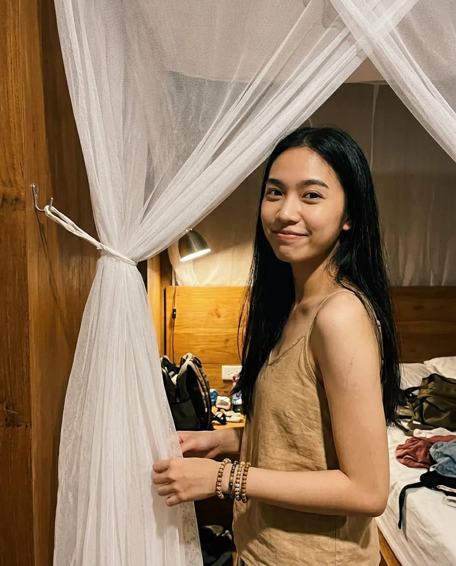 My hostel bed had a mosquito net 😭 2